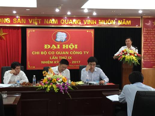 Đ/c Nguyễn Văn Hải - Trưởng phòng Kinh tế - Kế hoạch trình bày tham luận đóng góp cho báo cáo của Đại hội