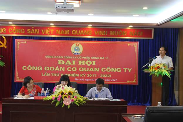 Đ/c Lê Văn Tuấn - Phó bí thư Đảng ủy, Tổng giám đốc Công ty phát biểu chỉ đạo tại Đại Hội