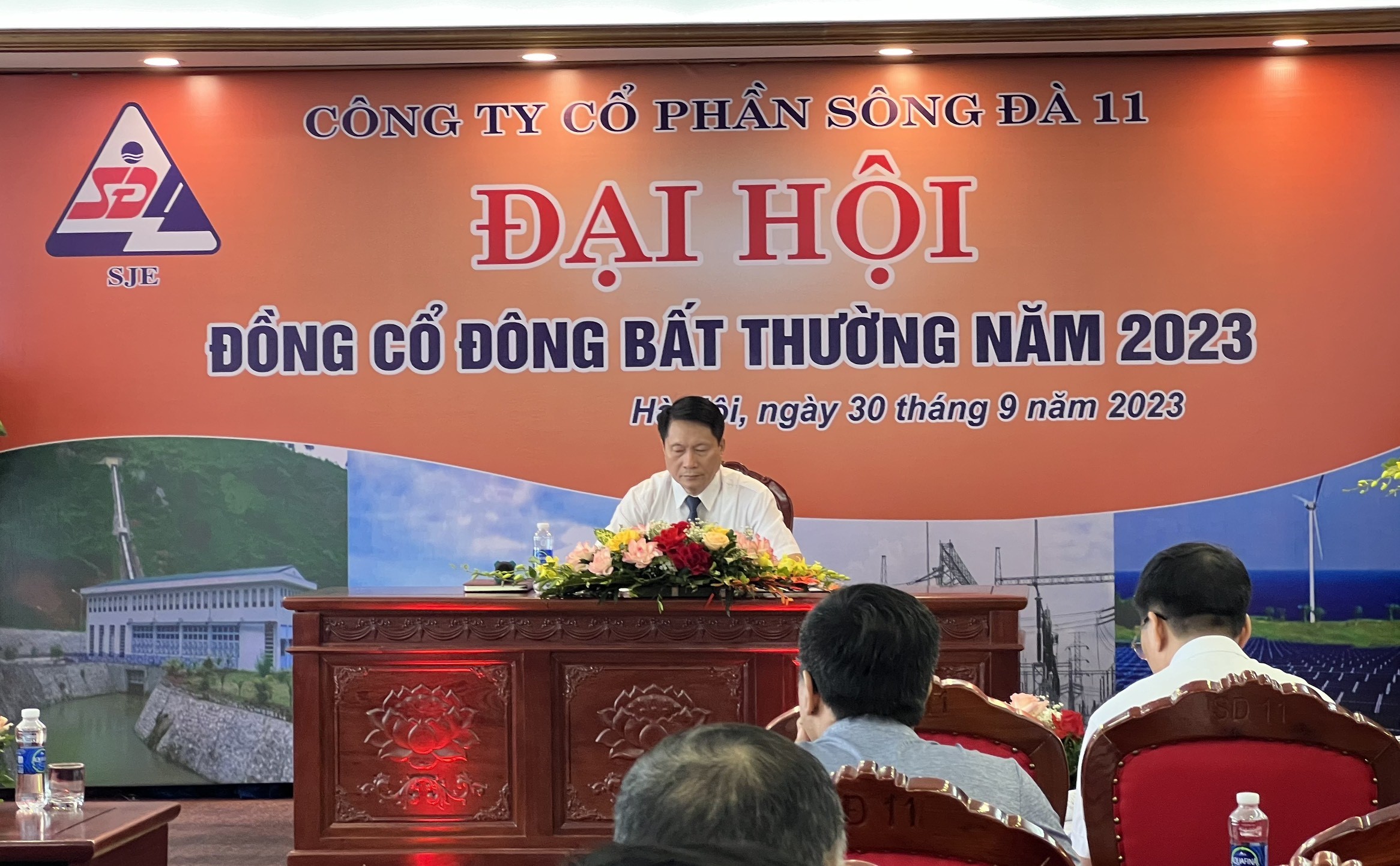 Đồng chí Nguyễn Xuân Hồng - Chủ tịch HĐQT Công ty điều hành đại hội