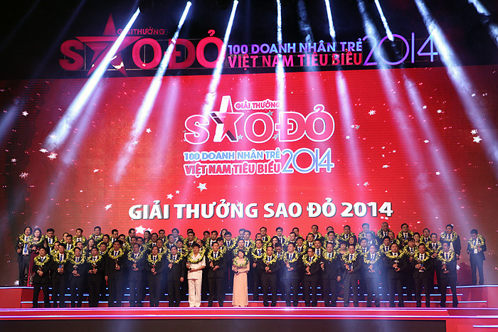 Lễ trao Giải thưởng Sao Đỏ và vinh danh 100 Doanh nhân trẻ Việt Nam tiêu biểu năm 2014