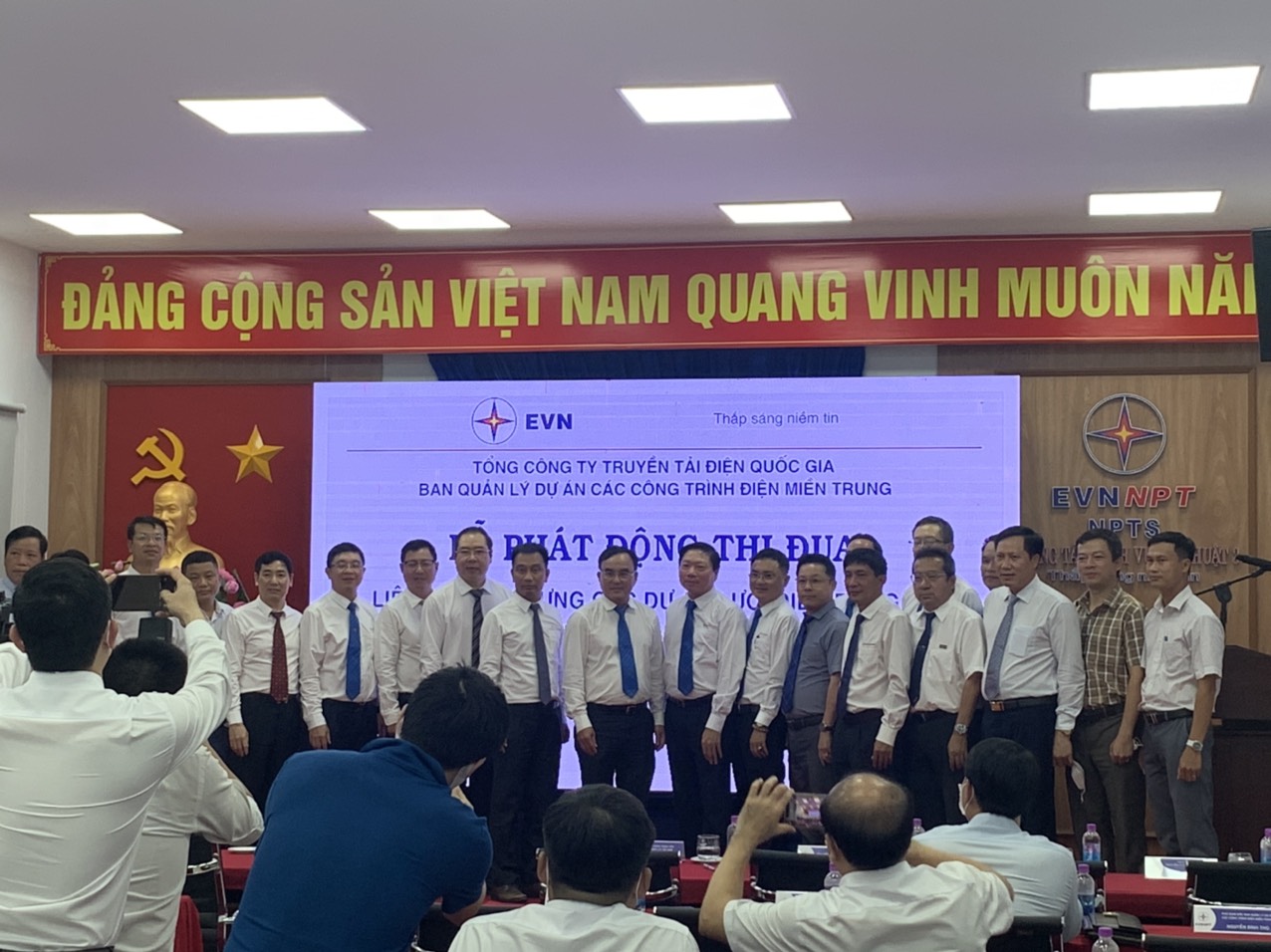 Launching ceremony of emulation and construction cooperation Van Phong 1 BOT BOT thermal power plant synchronous grid projects