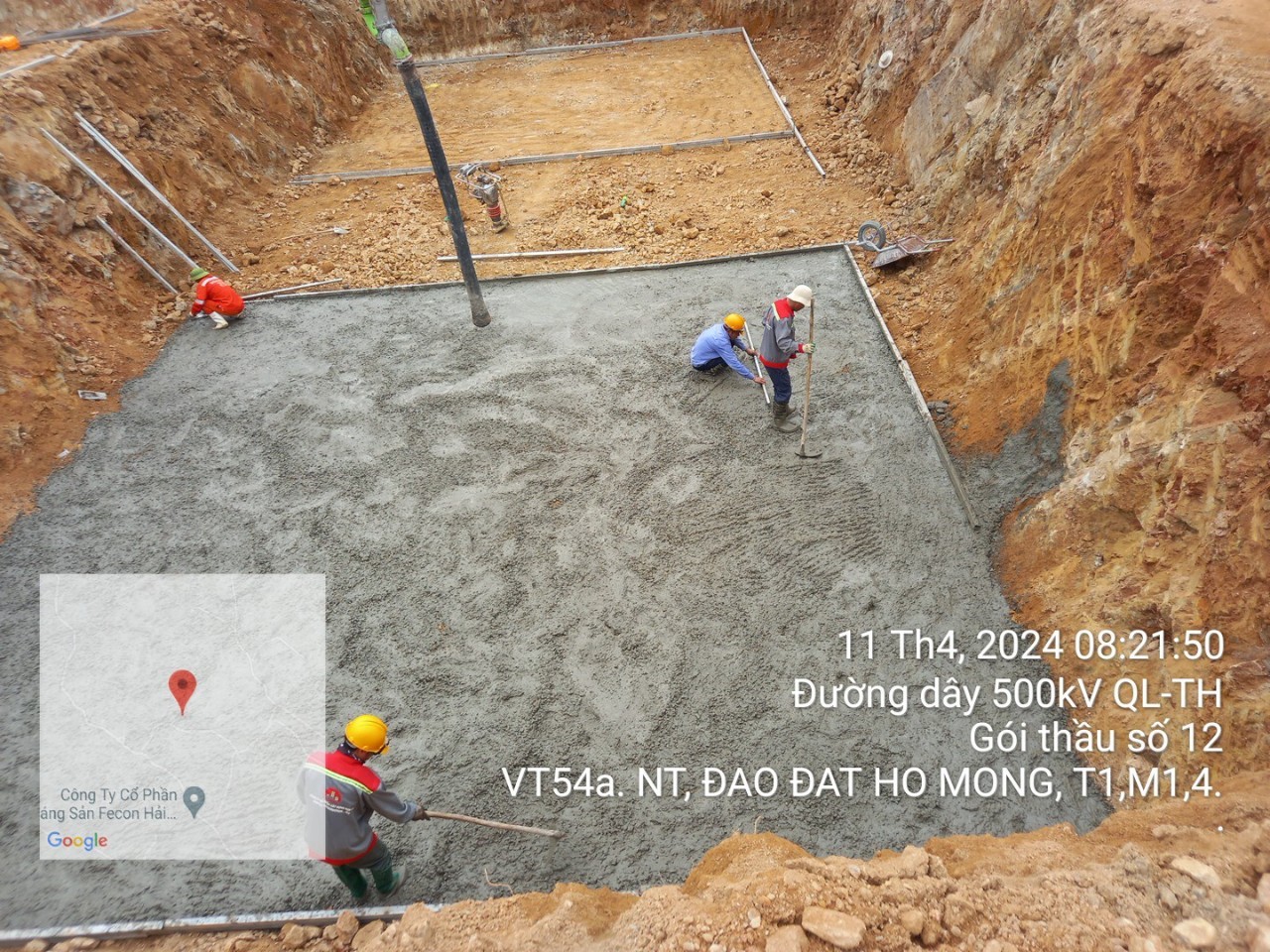 Công trình ĐZ 500kV Quỳnh Lưu – Thanh Hóa có chiều dài 92km, đi qua 2 tỉnh Nghệ An, Thanh Hóa, với 200 vị trí cột và 98 khoảng néo. Trong ảnh: Công nhân đang đào đất hố móng, đổ bê tông lót.